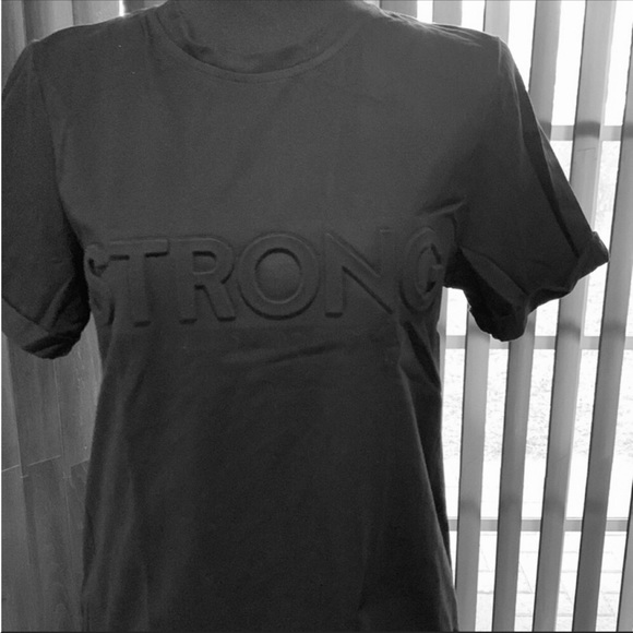 DAZY Tops - Logo Crop Tee: STRONG